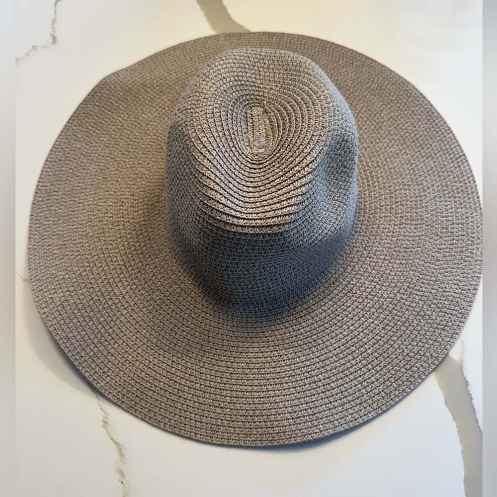Woman’s Gray Wide-Brimmed Floppy Hat